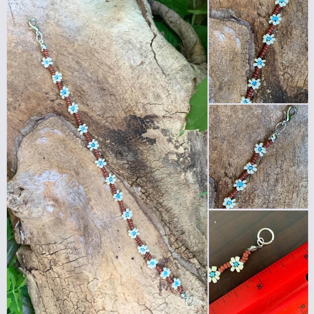 NWOT Daisy Chain Seed Bead Bracelets